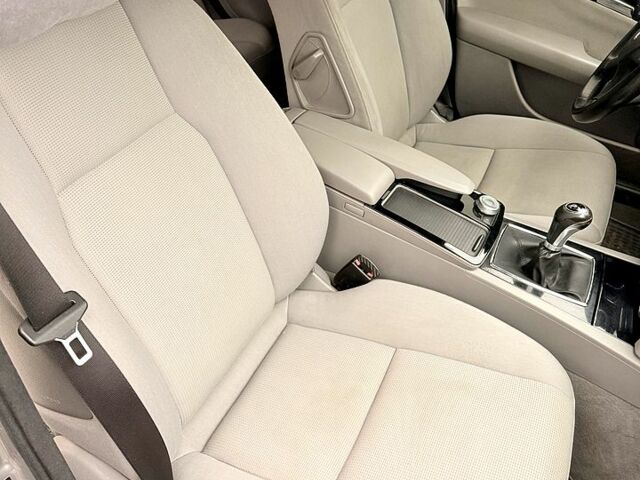 Серый Мерседес Ц-Класс, объемом двигателя 2.1 л и пробегом 256 тыс. км за 5000 $, фото 7 на Automoto.ua