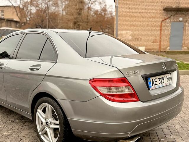 Серый Мерседес Ц-Класс, объемом двигателя 2.1 л и пробегом 256 тыс. км за 5000 $, фото 2 на Automoto.ua