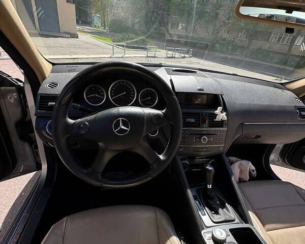 Серый Мерседес Ц-Класс, объемом двигателя 1.8 л и пробегом 270 тыс. км за 8000 $, фото 12 на Automoto.ua