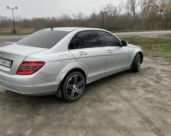 Серый Мерседес Ц-Класс, объемом двигателя 2.15 л и пробегом 320 тыс. км за 8000 $, фото 1 на Automoto.ua