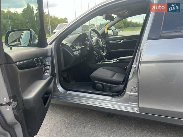 Сірий Мерседес Ц-Клас, об'ємом двигуна 1.8 л та пробігом 257 тис. км за 7500 $, фото 49 на Automoto.ua