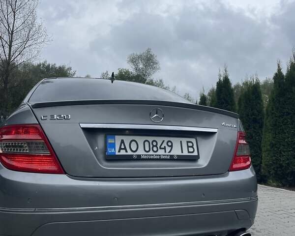 Серый Мерседес Ц-Класс, объемом двигателя 2.98 л и пробегом 270 тыс. км за 10000 $, фото 13 на Automoto.ua