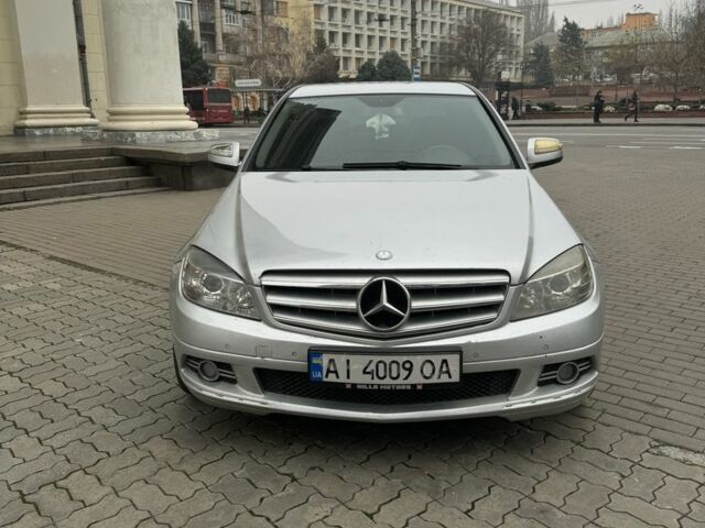 Серый Мерседес Ц-Класс, объемом двигателя 2.1 л и пробегом 300 тыс. км за 7200 $, фото 1 на Automoto.ua