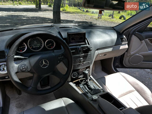 Сірий Мерседес Ц-Клас, об'ємом двигуна 3 л та пробігом 256 тис. км за 9300 $, фото 13 на Automoto.ua
