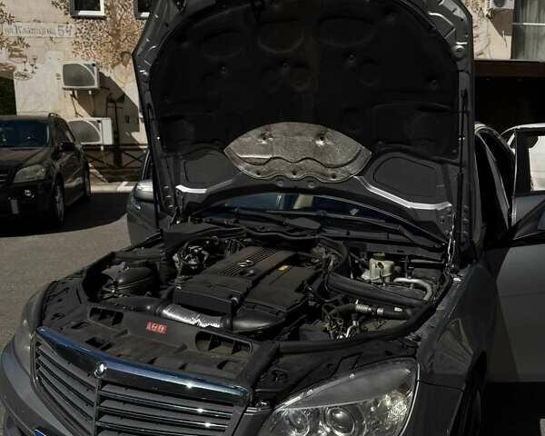 Серый Мерседес Ц-Класс, объемом двигателя 1.8 л и пробегом 270 тыс. км за 8000 $, фото 6 на Automoto.ua