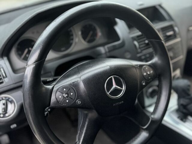 Серый Мерседес Ц-Класс, объемом двигателя 2.1 л и пробегом 300 тыс. км за 7200 $, фото 7 на Automoto.ua