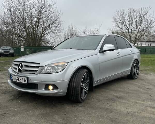 Серый Мерседес Ц-Класс, объемом двигателя 2.15 л и пробегом 320 тыс. км за 8000 $, фото 4 на Automoto.ua