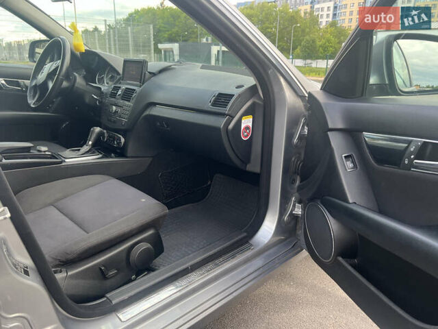 Сірий Мерседес Ц-Клас, об'ємом двигуна 1.8 л та пробігом 257 тис. км за 7500 $, фото 47 на Automoto.ua