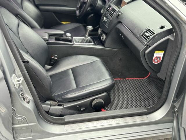 Сірий Мерседес Ц-Клас, об'ємом двигуна 2.1 л та пробігом 320 тис. км за 8450 $, фото 4 на Automoto.ua