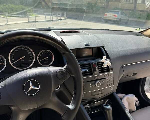 Сірий Мерседес Ц-Клас, об'ємом двигуна 1.8 л та пробігом 255 тис. км за 8000 $, фото 63 на Automoto.ua