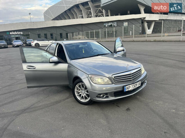 Сірий Мерседес Ц-Клас, об'ємом двигуна 1.8 л та пробігом 257 тис. км за 7500 $, фото 53 на Automoto.ua