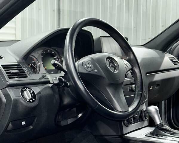 Серый Мерседес Ц-Класс, объемом двигателя 3 л и пробегом 99 тыс. км за 14800 $, фото 17 на Automoto.ua