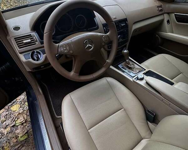 Сірий Мерседес Ц-Клас, об'ємом двигуна 3 л та пробігом 300 тис. км за 11000 $, фото 25 на Automoto.ua