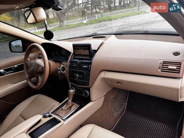 Сірий Мерседес Ц-Клас, об'ємом двигуна 3 л та пробігом 300 тис. км за 11000 $, фото 28 на Automoto.ua