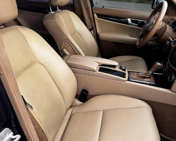 Сірий Мерседес Ц-Клас, об'ємом двигуна 3 л та пробігом 300 тис. км за 11000 $, фото 36 на Automoto.ua