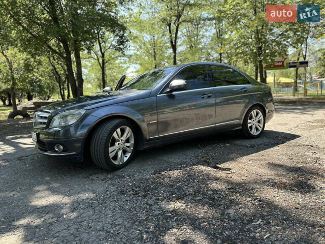 Сірий Мерседес Ц-Клас, об'ємом двигуна 3 л та пробігом 256 тис. км за 9300 $, фото 8 на Automoto.ua