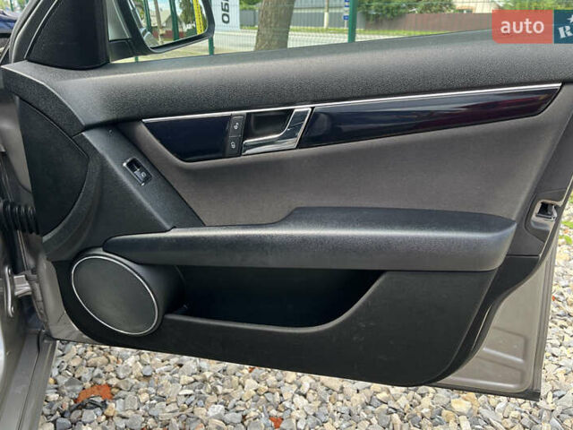 Сірий Мерседес Ц-Клас, об'ємом двигуна 1.8 л та пробігом 339 тис. км за 8500 $, фото 24 на Automoto.ua