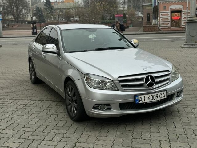 Серый Мерседес Ц-Класс, объемом двигателя 2.1 л и пробегом 300 тыс. км за 7200 $, фото 3 на Automoto.ua