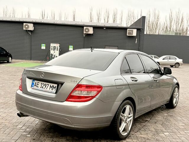 Серый Мерседес Ц-Класс, объемом двигателя 2.1 л и пробегом 256 тыс. км за 5000 $, фото 1 на Automoto.ua