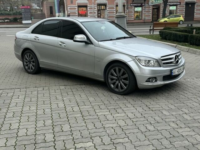 Серый Мерседес Ц-Класс, объемом двигателя 2.1 л и пробегом 300 тыс. км за 7200 $, фото 4 на Automoto.ua