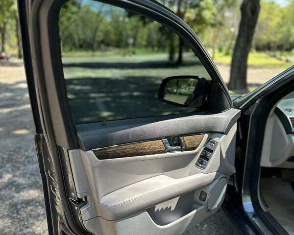 Сірий Мерседес Ц-Клас, об'ємом двигуна 3 л та пробігом 256 тис. км за 9300 $, фото 11 на Automoto.ua