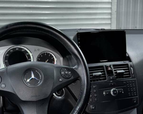 Серый Мерседес Ц-Класс, объемом двигателя 3 л и пробегом 99 тыс. км за 14800 $, фото 7 на Automoto.ua