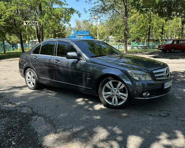 Сірий Мерседес Ц-Клас, об'ємом двигуна 3 л та пробігом 256 тис. км за 9300 $, фото 2 на Automoto.ua