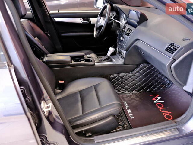 Сірий Мерседес Ц-Клас, об'ємом двигуна 3 л та пробігом 198 тис. км за 8900 $, фото 36 на Automoto.ua