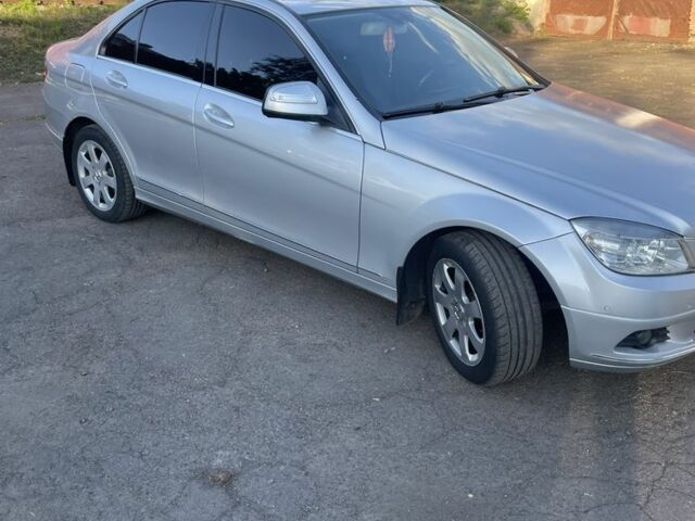 Серый Мерседес Ц-Класс, объемом двигателя 2.1 л и пробегом 318 тыс. км за 8500 $, фото 1 на Automoto.ua