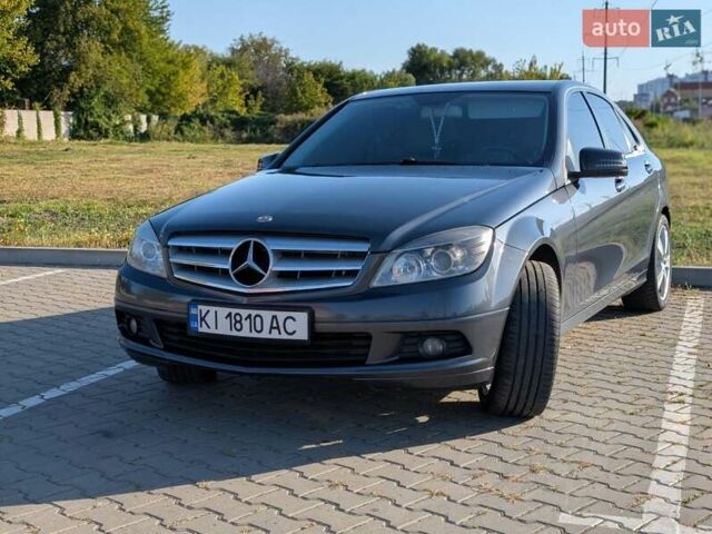 Сірий Мерседес Ц-Клас, об'ємом двигуна 2.15 л та пробігом 325 тис. км за 8699 $, фото 1 на Automoto.ua