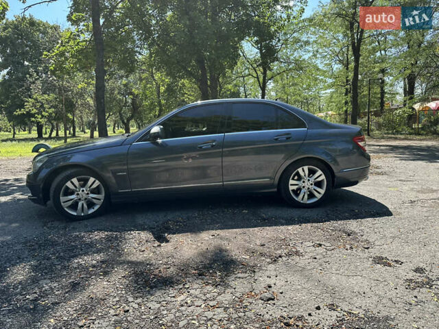 Сірий Мерседес Ц-Клас, об'ємом двигуна 3 л та пробігом 256 тис. км за 9300 $, фото 7 на Automoto.ua