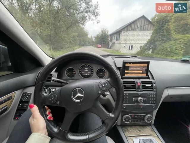 Серый Мерседес Ц-Класс, объемом двигателя 2.98 л и пробегом 270 тыс. км за 10000 $, фото 28 на Automoto.ua