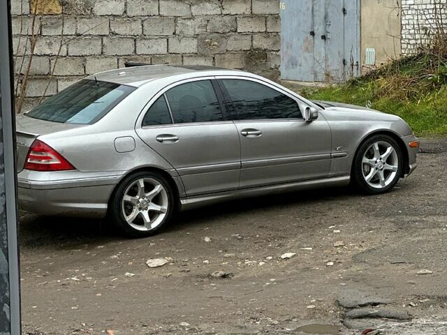 Сірий Мерседес Ц-Клас, об'ємом двигуна 3 л та пробігом 180 тис. км за 8000 $, фото 1 на Automoto.ua
