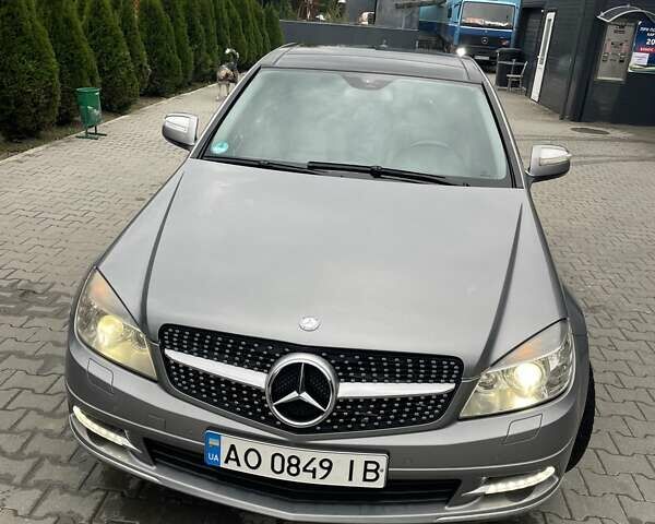 Серый Мерседес Ц-Класс, объемом двигателя 2.98 л и пробегом 270 тыс. км за 10000 $, фото 7 на Automoto.ua