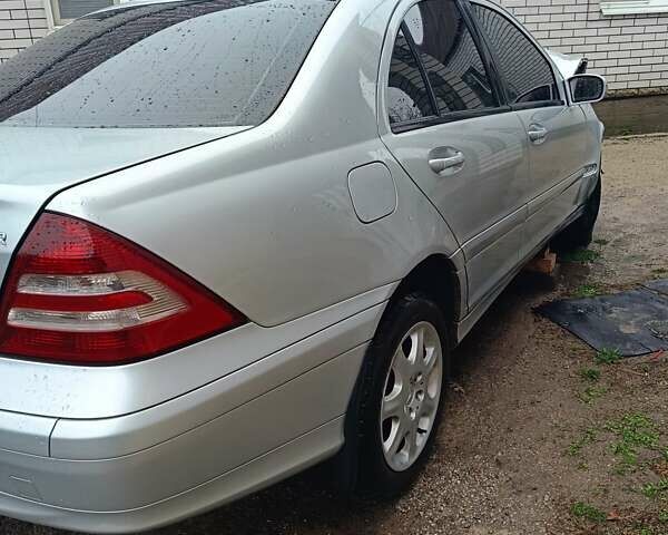 Сірий Мерседес Ц-Клас, об'ємом двигуна 1.8 л та пробігом 216 тис. км за 2700 $, фото 2 на Automoto.ua