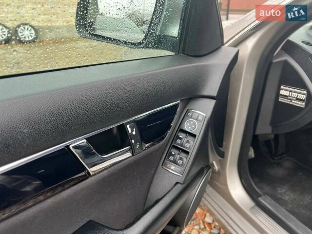 Сірий Мерседес Ц-Клас, об'ємом двигуна 1.8 л та пробігом 330 тис. км за 7999 $, фото 11 на Automoto.ua