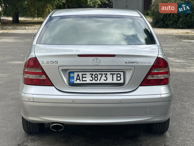 Сірий Мерседес Ц-Клас, об'ємом двигуна 1.8 л та пробігом 215 тис. км за 7100 $, фото 6 на Automoto.ua