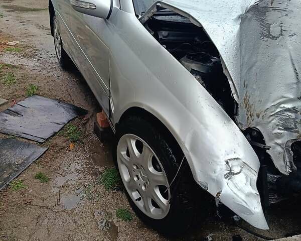 Сірий Мерседес Ц-Клас, об'ємом двигуна 1.8 л та пробігом 216 тис. км за 2700 $, фото 4 на Automoto.ua