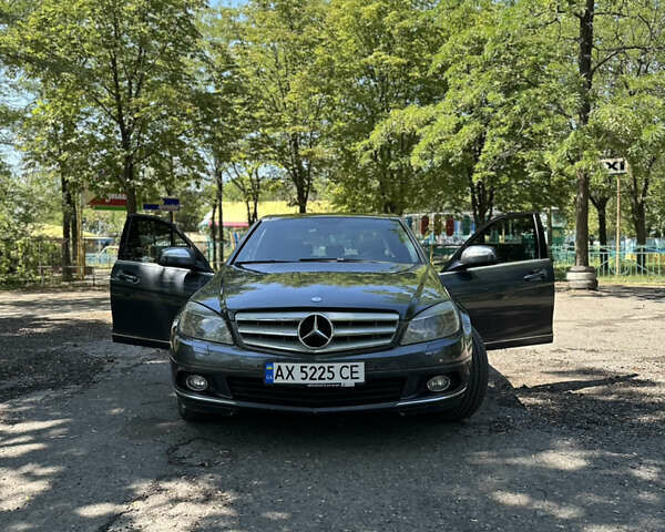 Сірий Мерседес Ц-Клас, об'ємом двигуна 3 л та пробігом 256 тис. км за 9300 $, фото 9 на Automoto.ua