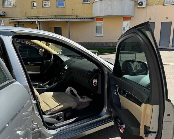 Сірий Мерседес Ц-Клас, об'ємом двигуна 1.8 л та пробігом 255 тис. км за 8000 $, фото 19 на Automoto.ua