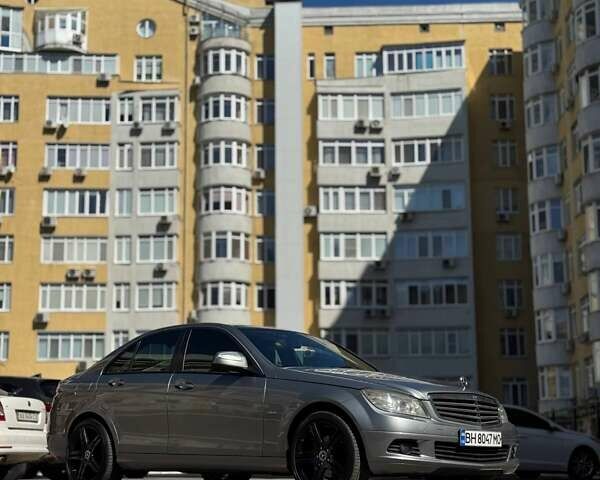 Серый Мерседес Ц-Класс, объемом двигателя 1.8 л и пробегом 270 тыс. км за 8000 $, фото 5 на Automoto.ua