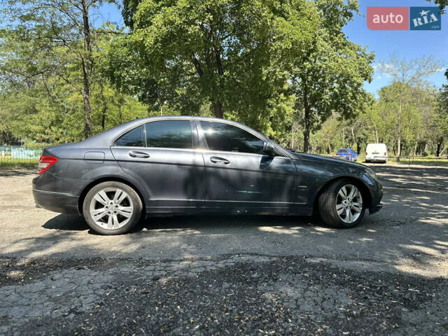 Сірий Мерседес Ц-Клас, об'ємом двигуна 3 л та пробігом 256 тис. км за 9300 $, фото 4 на Automoto.ua