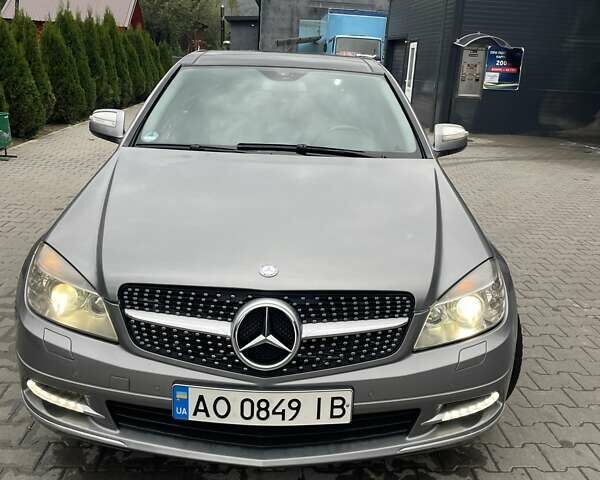 Серый Мерседес Ц-Класс, объемом двигателя 2.98 л и пробегом 270 тыс. км за 10000 $, фото 4 на Automoto.ua