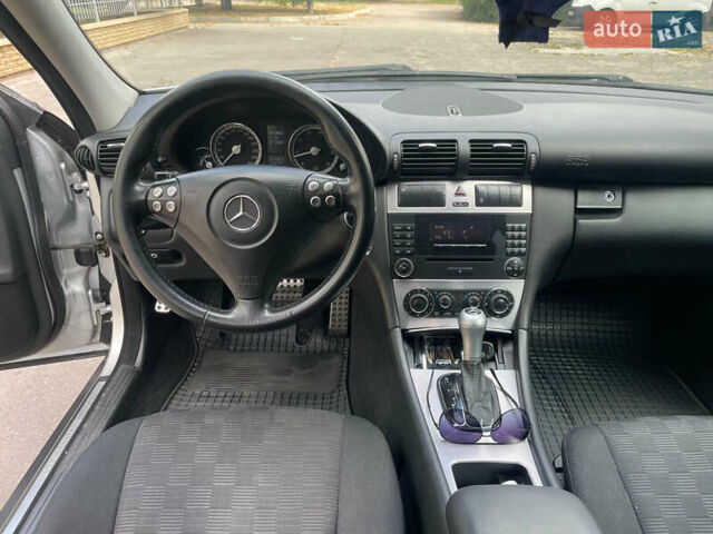 Сірий Мерседес Ц-Клас, об'ємом двигуна 1.8 л та пробігом 215 тис. км за 7200 $, фото 11 на Automoto.ua