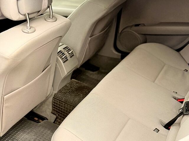 Серый Мерседес Ц-Класс, объемом двигателя 2.1 л и пробегом 256 тыс. км за 5000 $, фото 5 на Automoto.ua