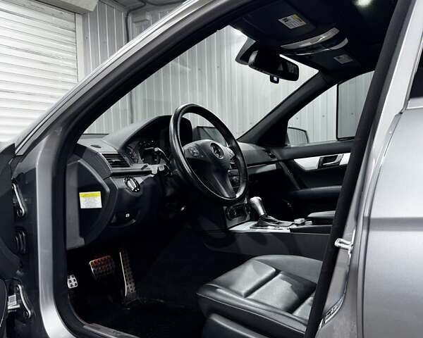 Серый Мерседес Ц-Класс, объемом двигателя 3 л и пробегом 99 тыс. км за 14800 $, фото 9 на Automoto.ua