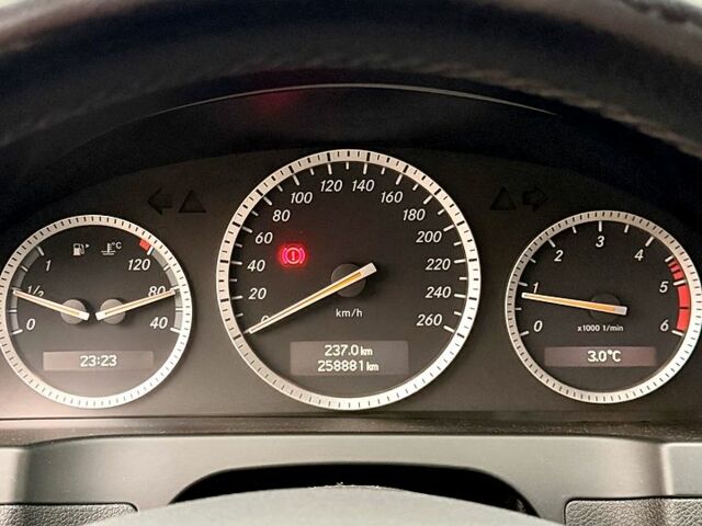 Серый Мерседес Ц-Класс, объемом двигателя 2.1 л и пробегом 256 тыс. км за 5000 $, фото 10 на Automoto.ua