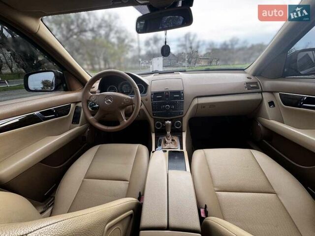 Сірий Мерседес Ц-Клас, об'ємом двигуна 3 л та пробігом 300 тис. км за 11000 $, фото 26 на Automoto.ua