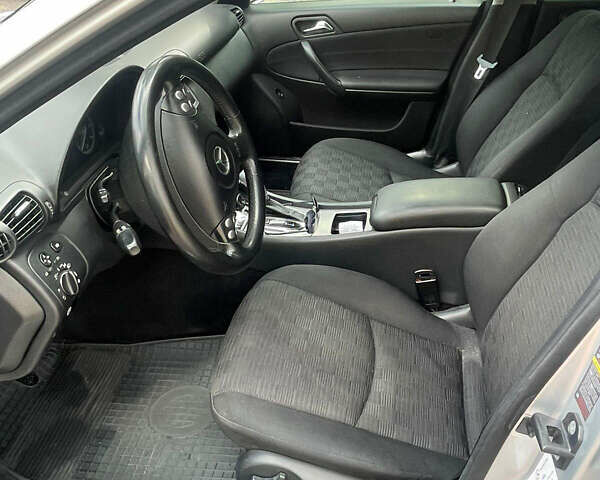 Сірий Мерседес Ц-Клас, об'ємом двигуна 1.8 л та пробігом 215 тис. км за 7200 $, фото 15 на Automoto.ua