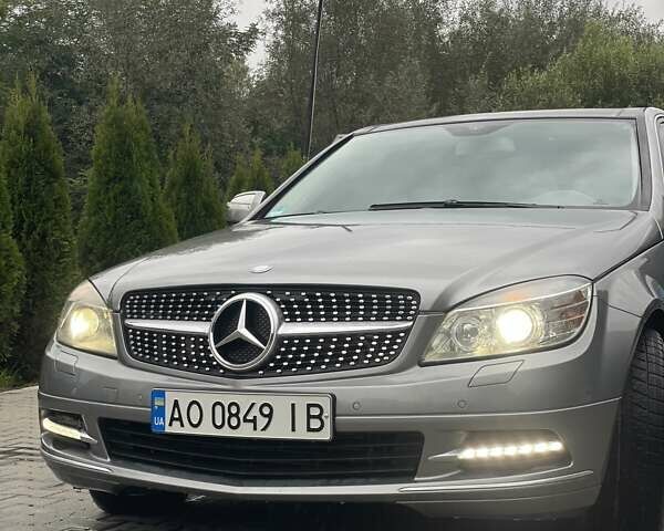 Серый Мерседес Ц-Класс, объемом двигателя 2.98 л и пробегом 270 тыс. км за 10000 $, фото 8 на Automoto.ua